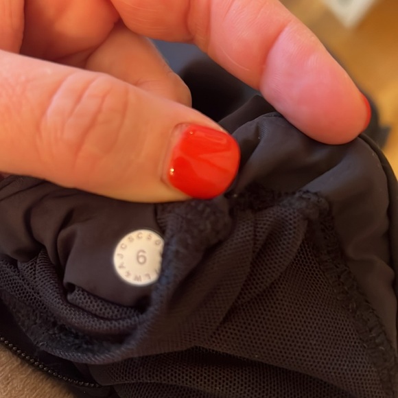 Lululemon Down & Around Vest-Size 6 - Picture 6 of 6